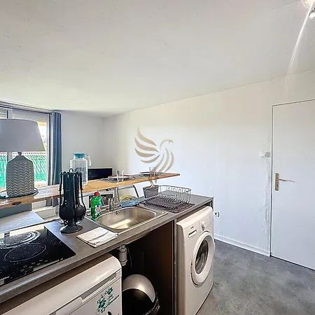Cosy Studio, A/c, Terrace, Near & Center Fréjus