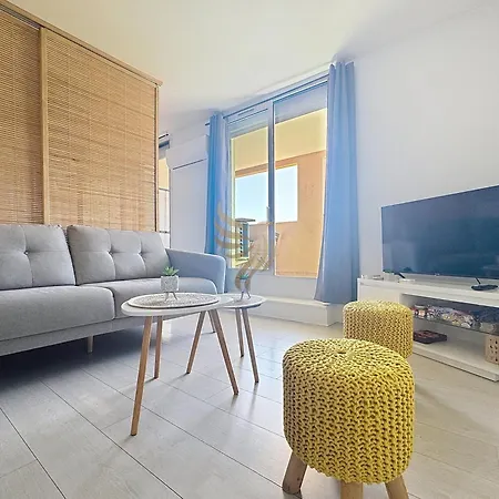 Cosy Studio, A/c, Terrace, Near & Center *