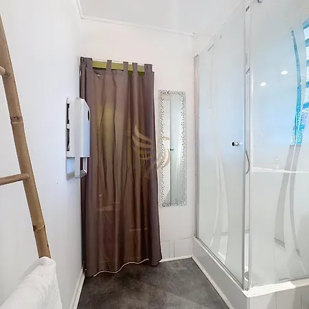 Cosy Studio, A/c, Terrace, Near & Center 公寓 *
