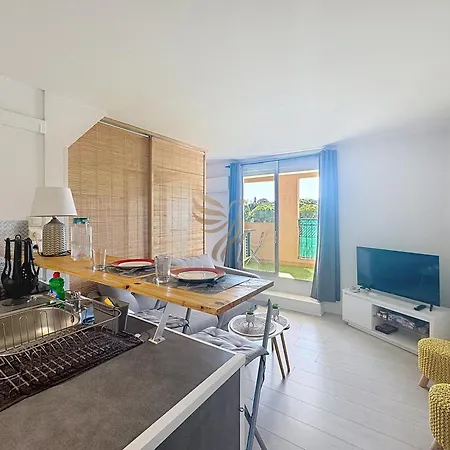 Cosy Studio, A/c, Terrace, Near & Center *