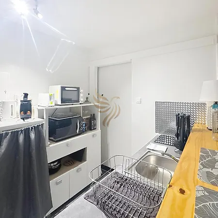 Cosy Studio, A/c, Terrace, Near & Center